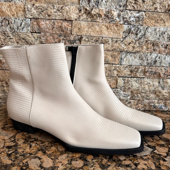 Frame Boots Women’s Le Maddox Leather Ankle Bootie in BEIGE LIZARD - Picture 2 of 8